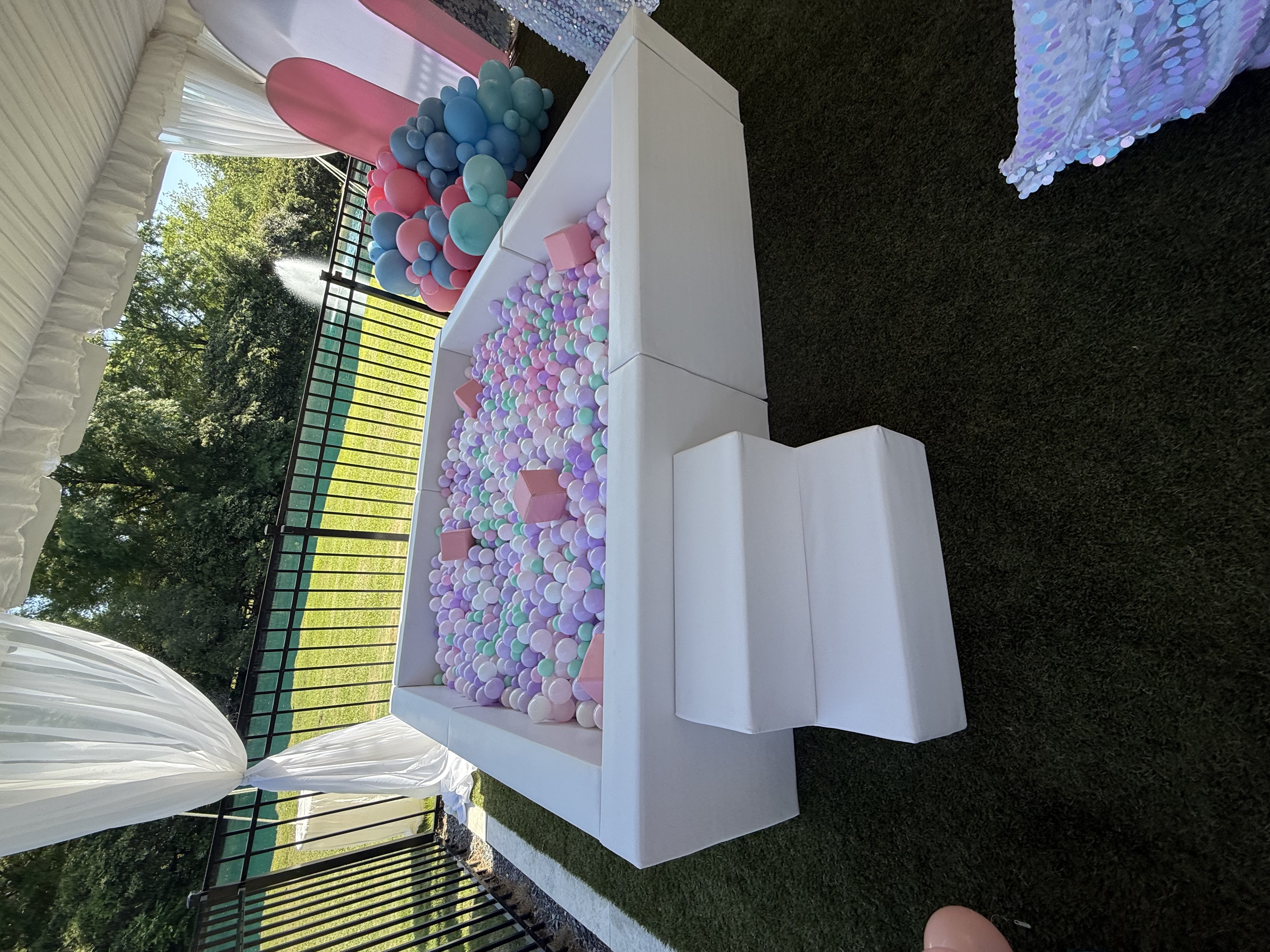 White Ball Pit 8' x 8'